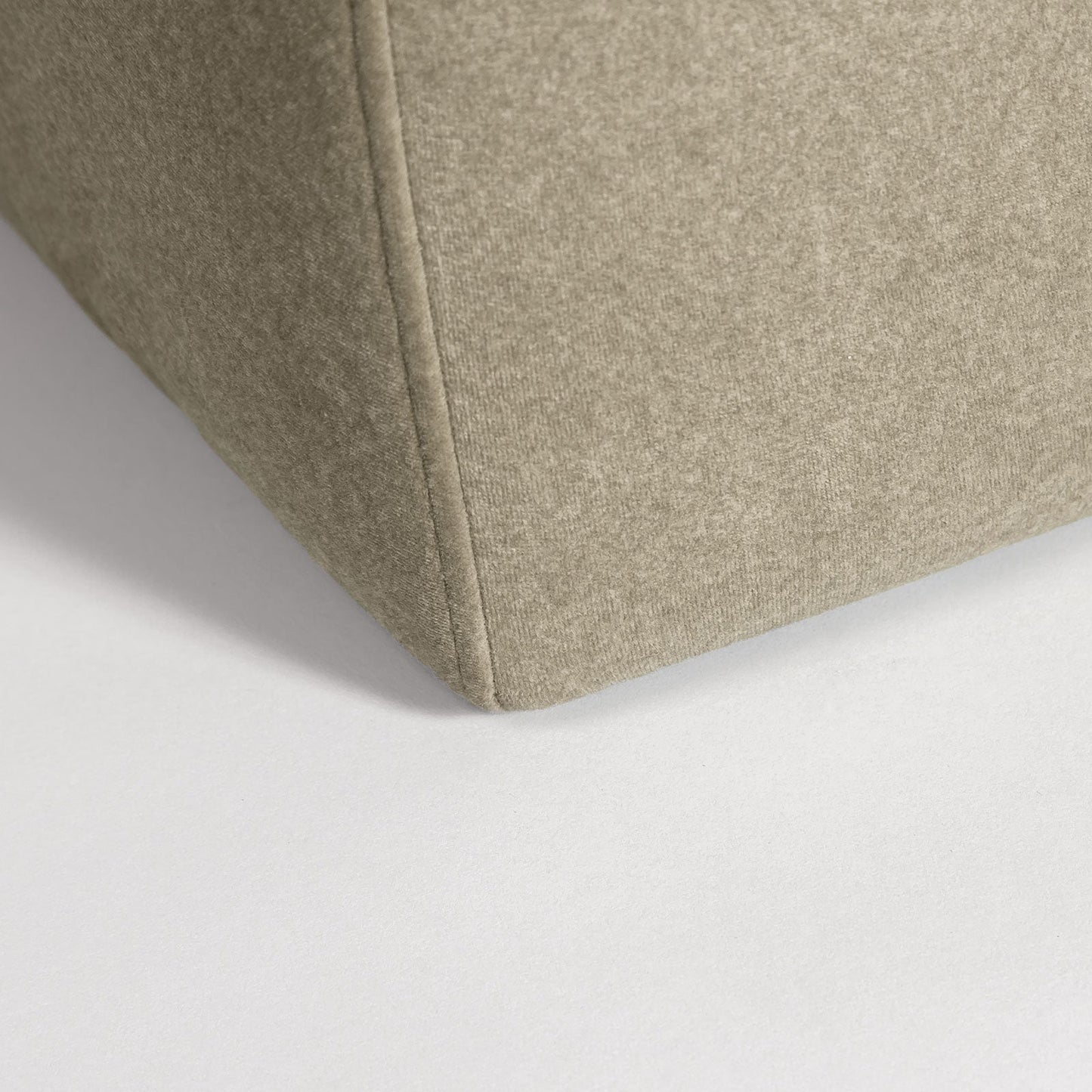 Ginger Bench - Velvet Sandstorm