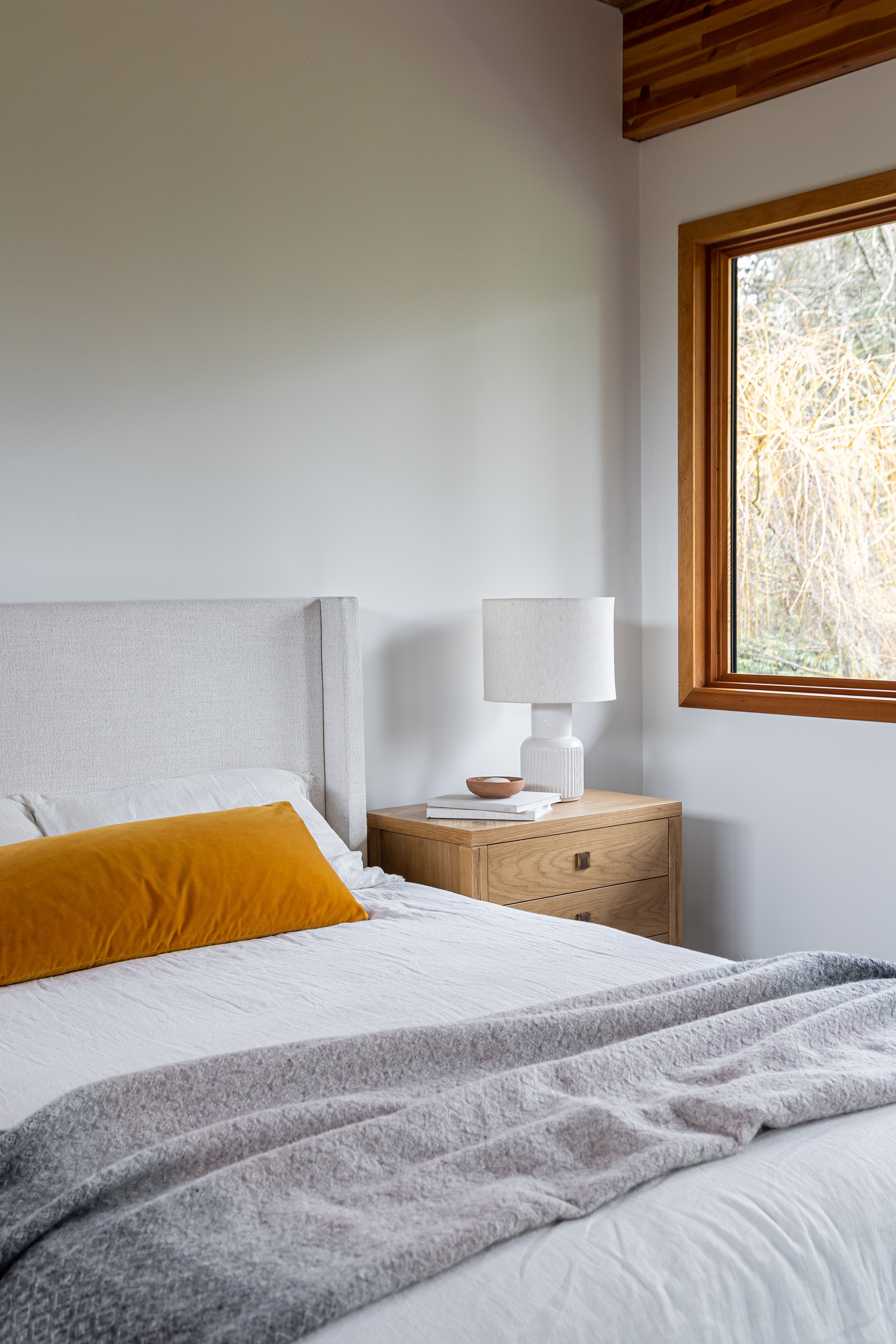 Lourdes Queen Storage Drawer Bed - Cream