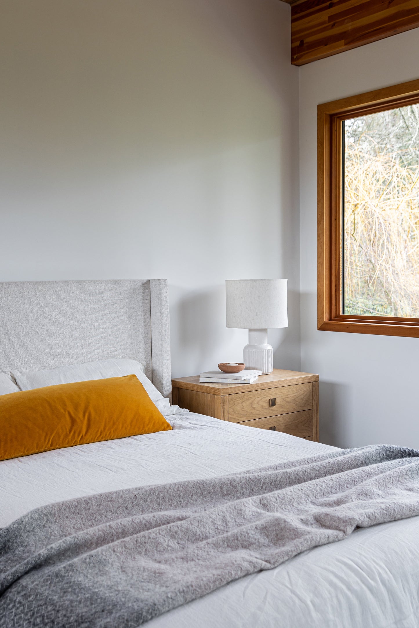 Lourdes Queen Storage Drawer Bed - Cream