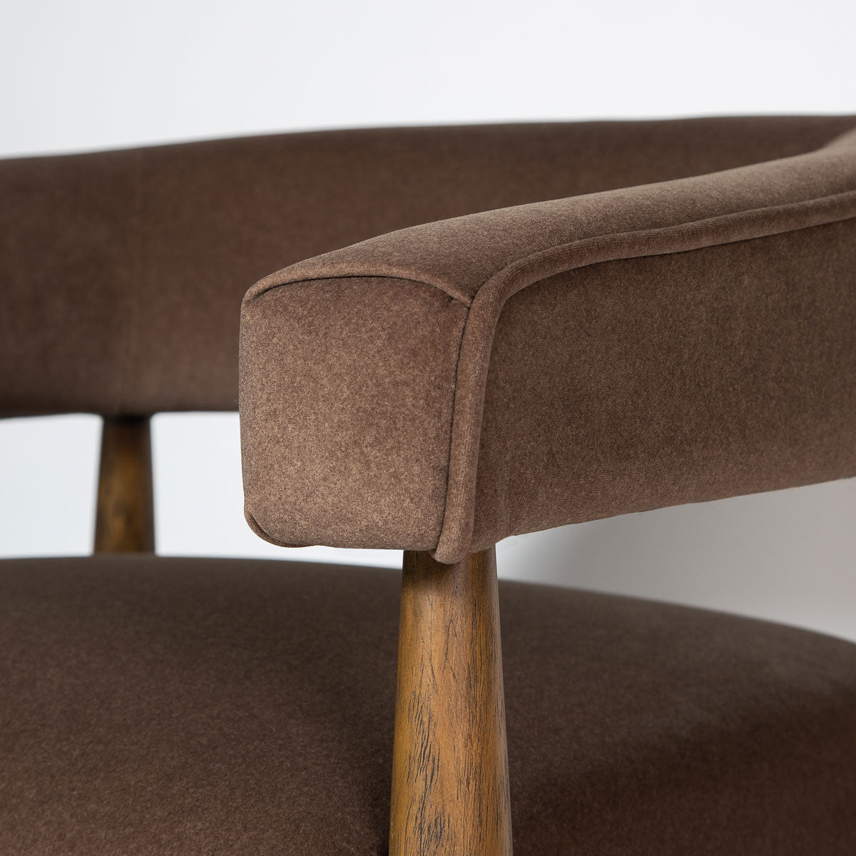 Everest Chair - Dark Base - Velvet Coffee