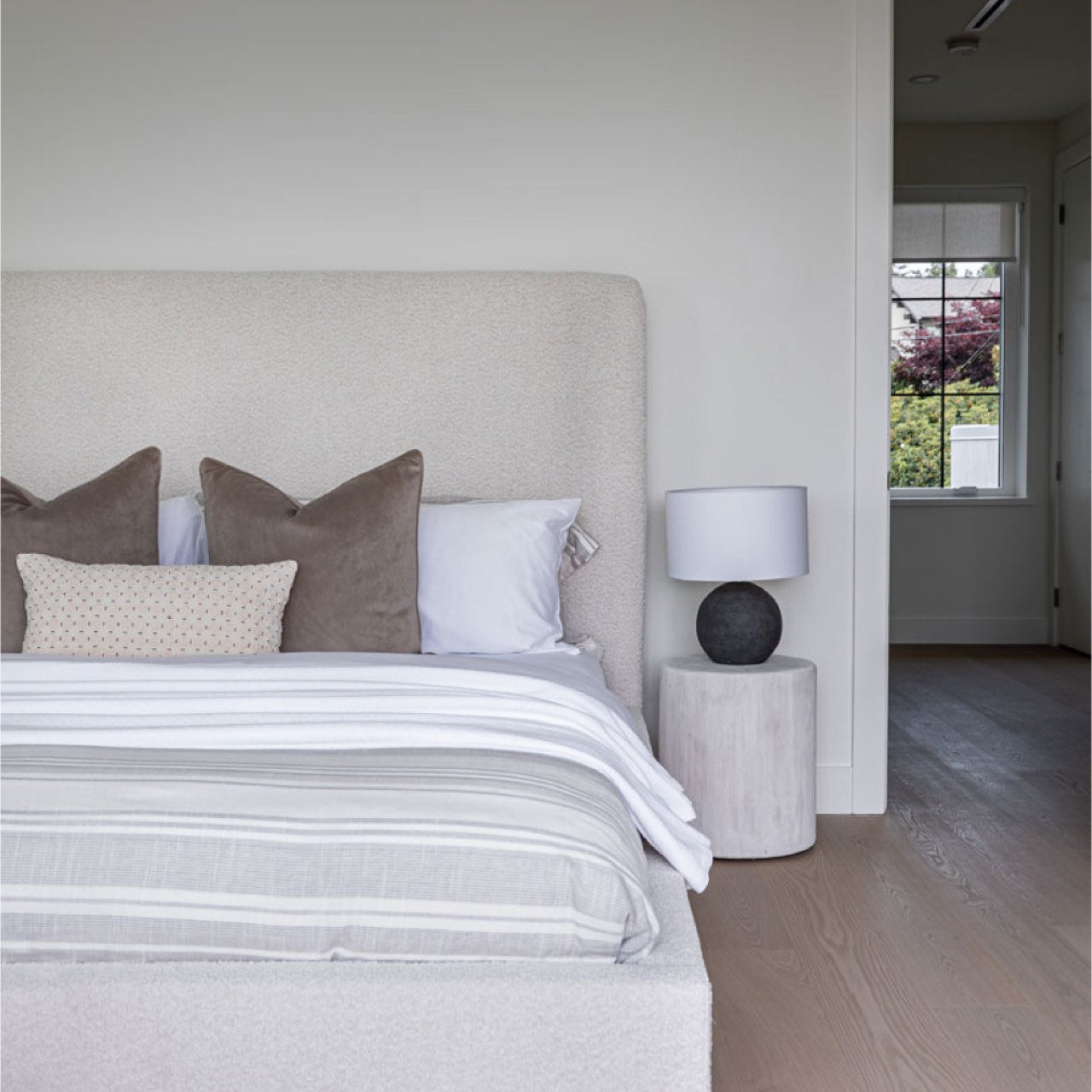 Faye King Bed - Off White