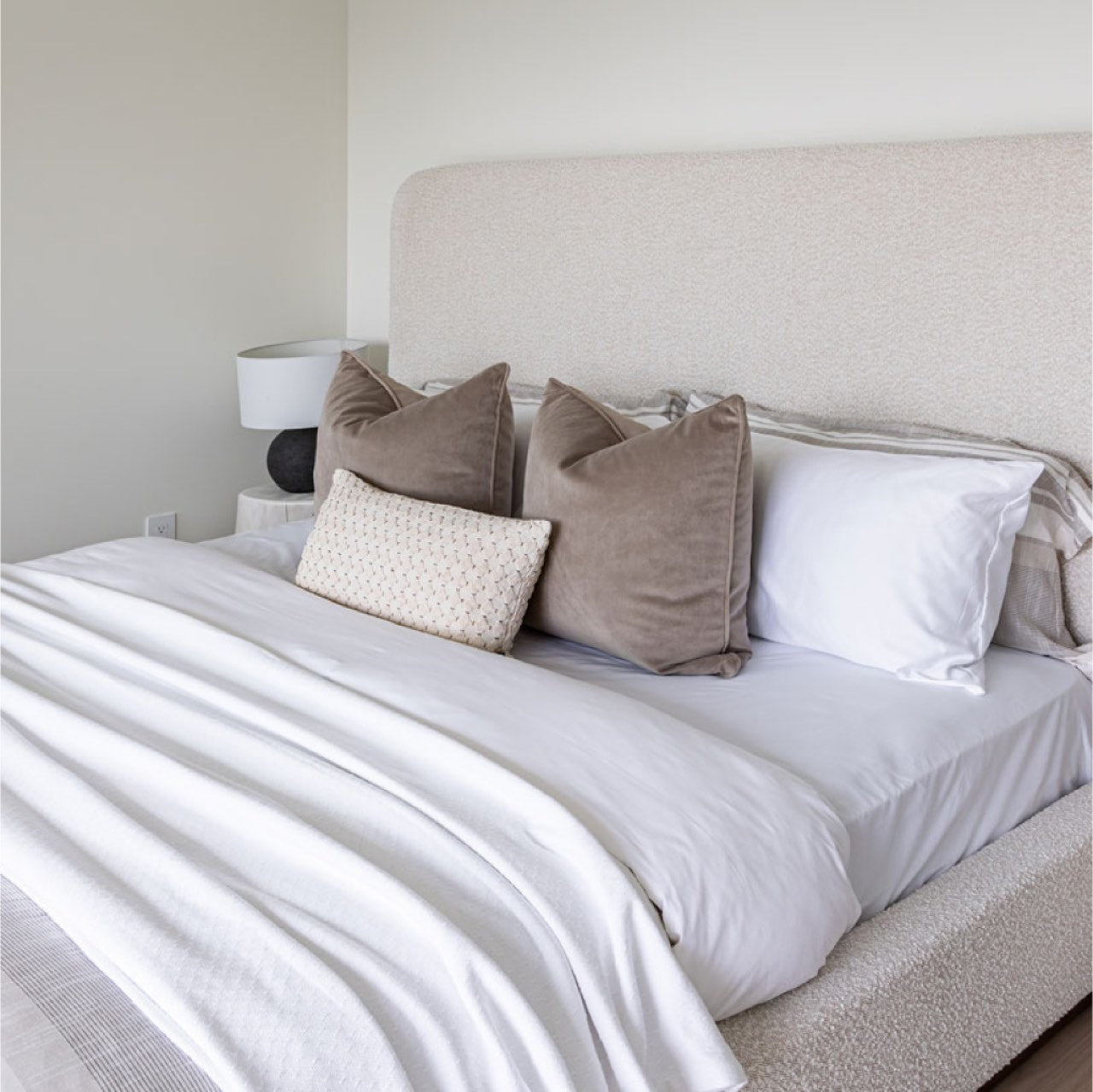 Faye King Bed - Off White