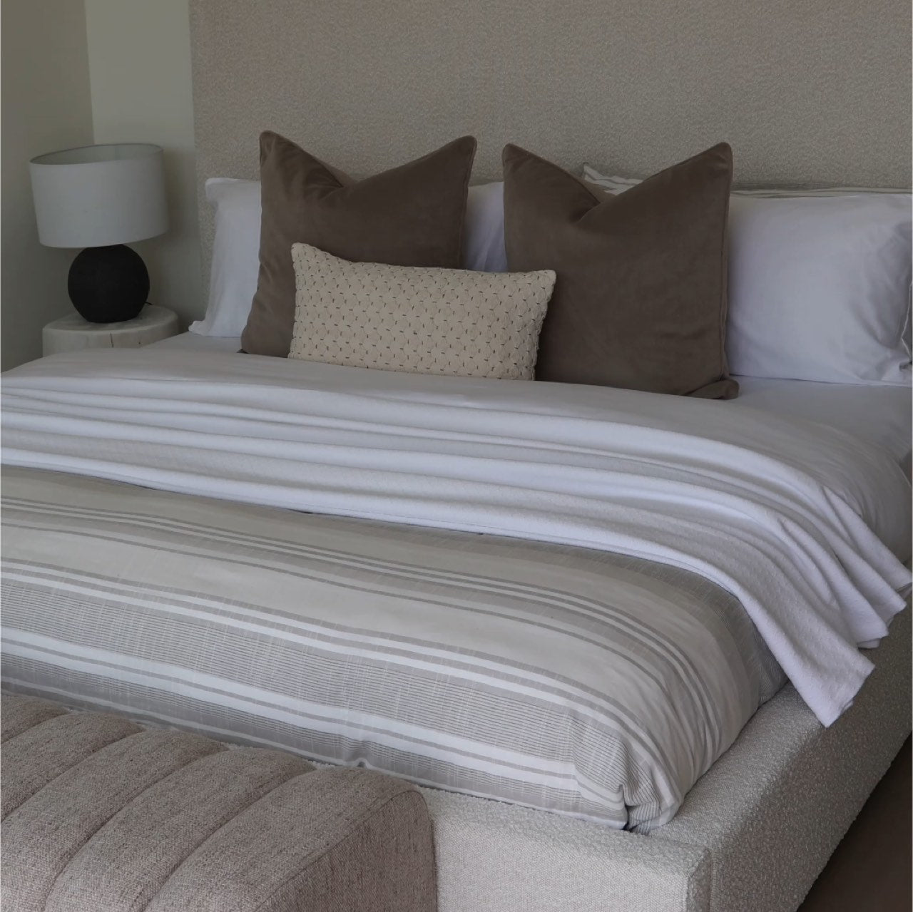 Faye King Bed - Off White