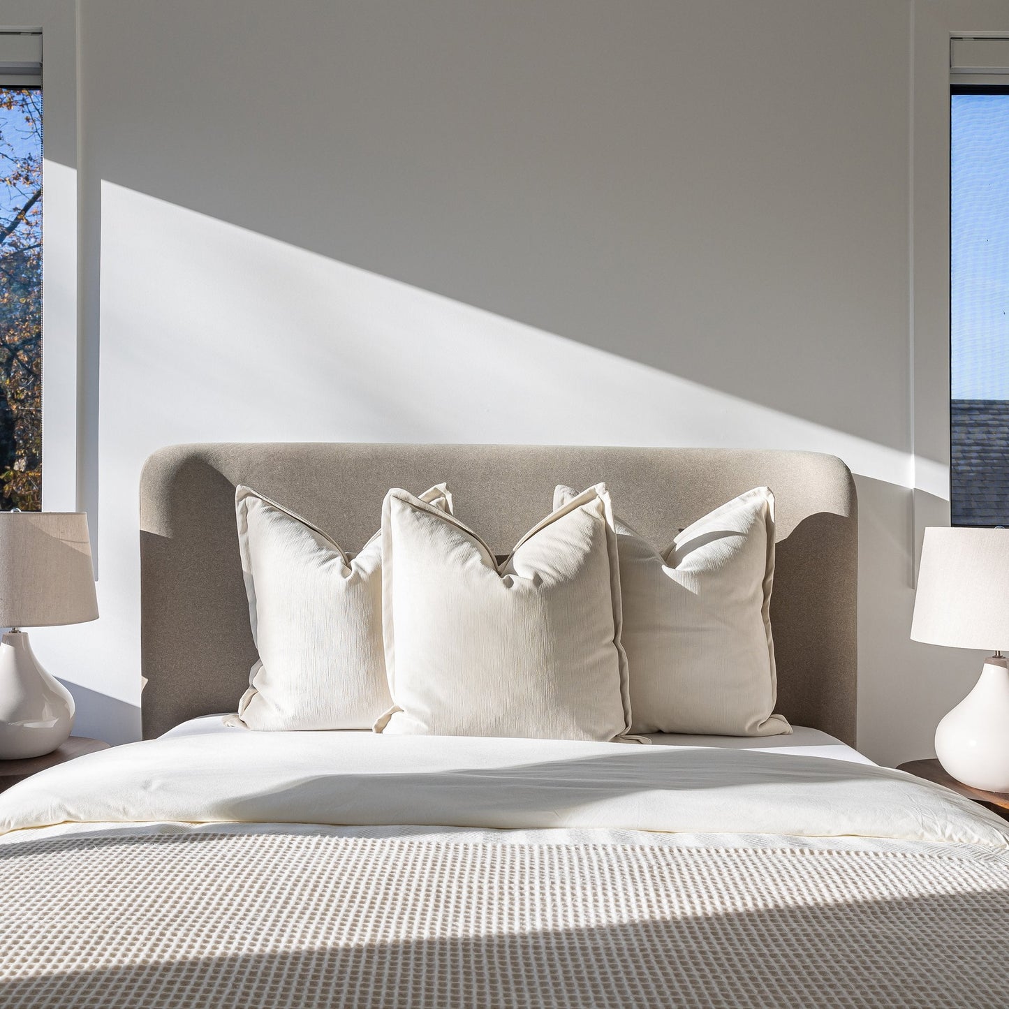 Faye King Storage Bed - Velvet Sandstorm