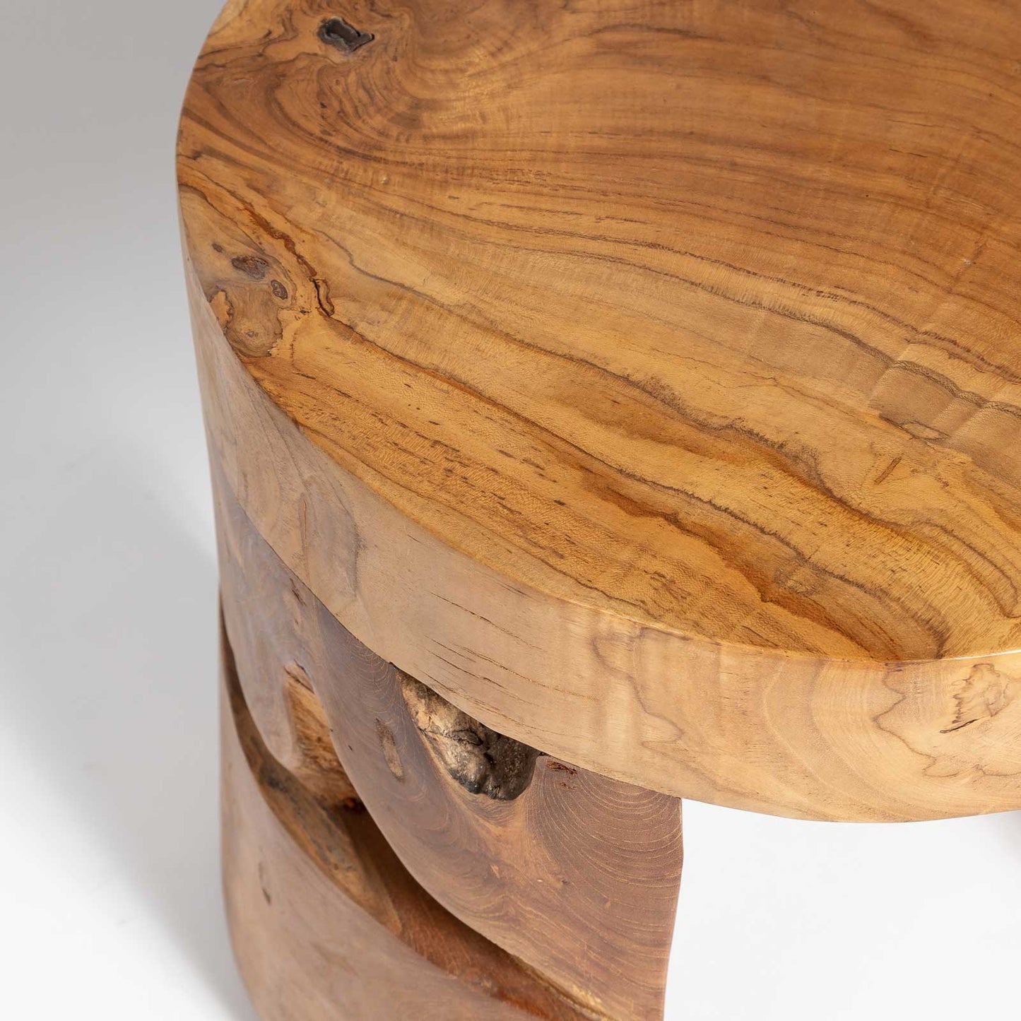 Natura Bundar Accent Table